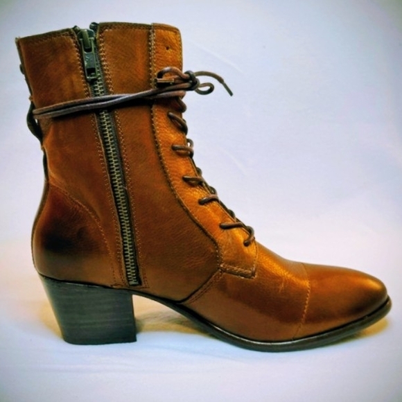 Frye Courtney Lace Up Boots In Cognac Brown - Picture 7 of 16